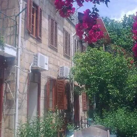 Begonville Guest house Side